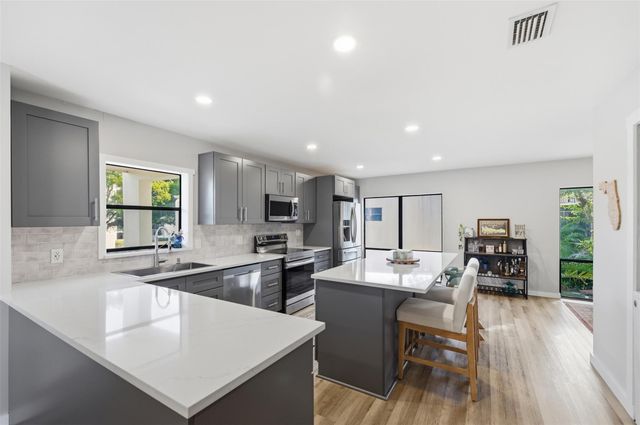 301 N Pine Island Road 217, Plantation, FL 33324