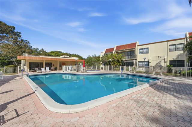 301 N Pine Island Road 217, Plantation, FL 33324