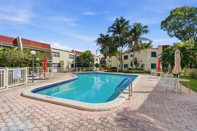 301 N Pine Island Road 217, Plantation, FL 33324