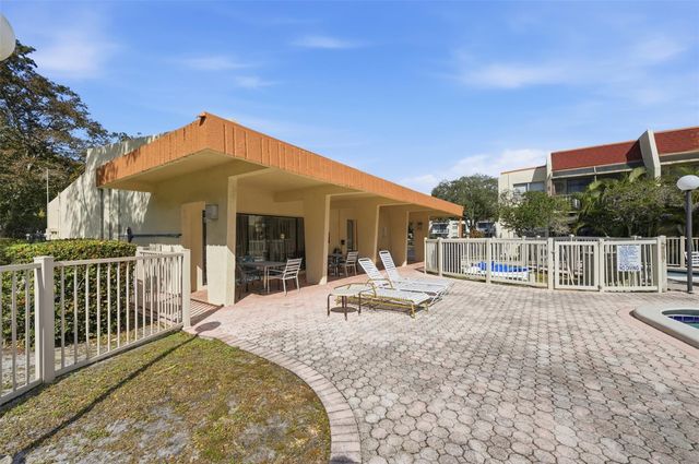 301 N Pine Island Road 217, Plantation, FL 33324