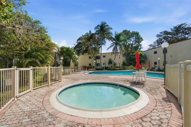 301 N Pine Island Road 217, Plantation, FL 33324