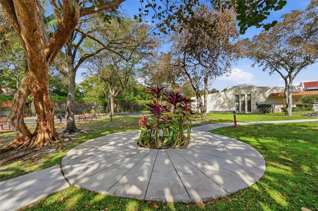 301 N Pine Island Road 217, Plantation, FL 33324