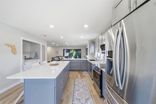 301 N Pine Island Road 217, Plantation, FL 33324