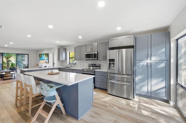 301 N Pine Island Road 217, Plantation, FL 33324