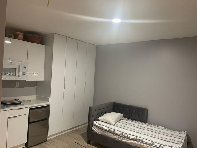 11401 Taft St 2, Pembroke Pines, FL 33026