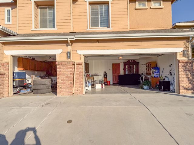 1976 N Belvedere Avenue, Fresno, CA 93722