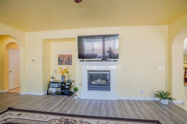 1976 N Belvedere Avenue, Fresno, CA 93722