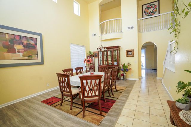 1976 N Belvedere Avenue, Fresno, CA 93722