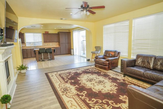 1976 N Belvedere Avenue, Fresno, CA 93722