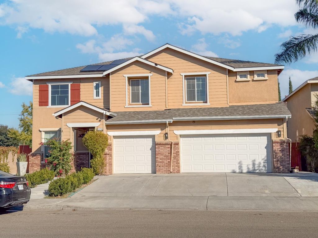 1976 N Belvedere Avenue, Fresno, CA 93722