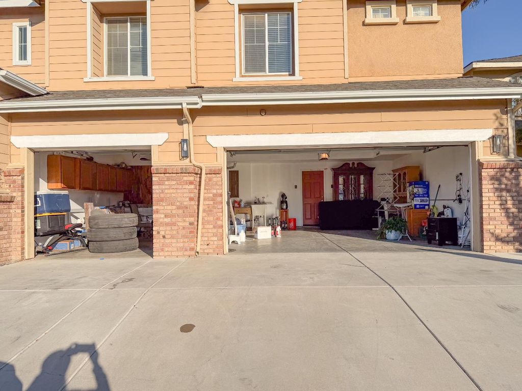 Image 27 of property listing at 1976 N Belvedere Avenue, Fresno, CA 93722