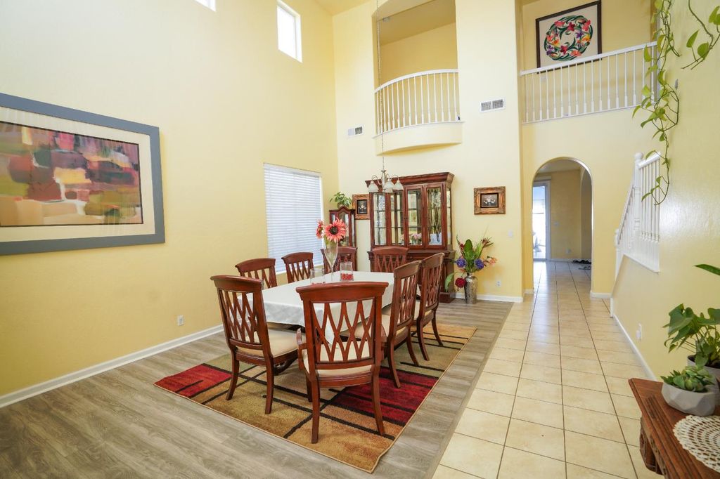 Image 4 of property listing at 1976 N Belvedere Avenue, Fresno, CA 93722