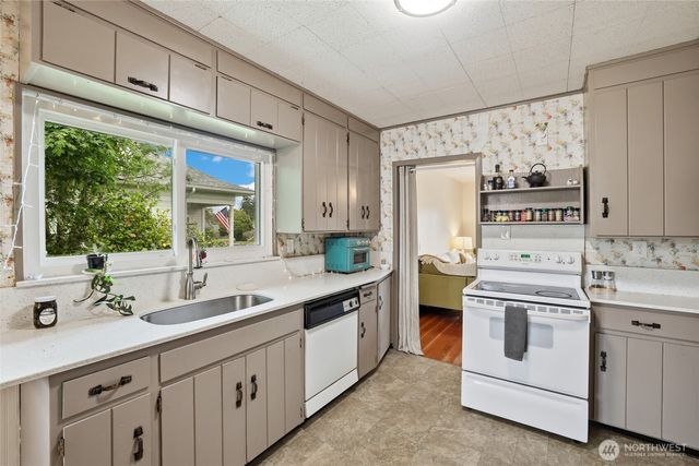 514 S 60th Street, Tacoma, WA 98408
