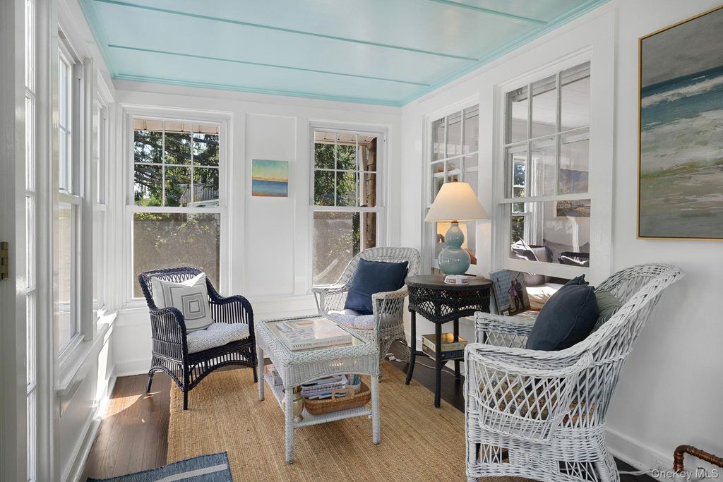 16 Robbins Avenue, Amityville, NY 11701 — photo 3