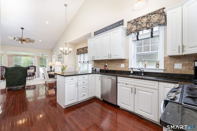 19 Cherry Hills Circle 19, Bloomfield, CT 06002