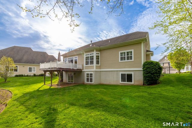 19 Cherry Hills Circle 19, Bloomfield, CT 06002
