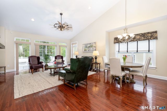 19 Cherry Hills Circle 19, Bloomfield, CT 06002