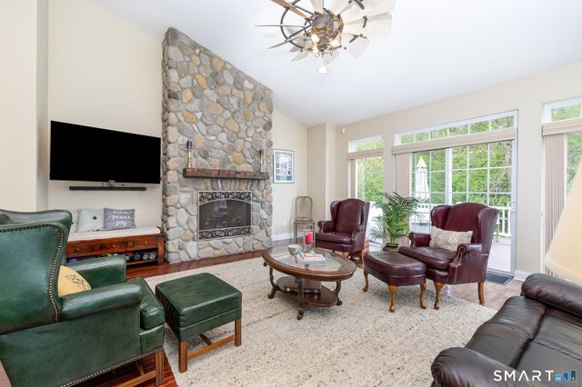 19 Cherry Hills Circle 19, Bloomfield, CT 06002