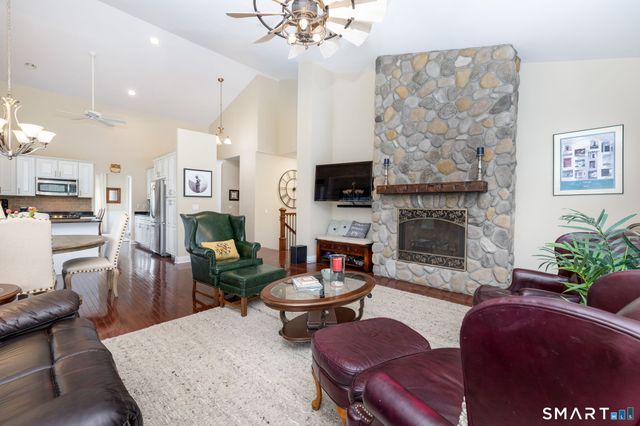 19 Cherry Hills Circle 19, Bloomfield, CT 06002