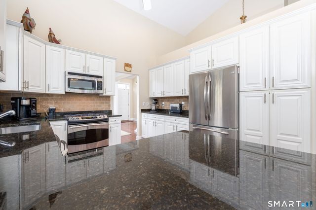 19 Cherry Hills Circle 19, Bloomfield, CT 06002