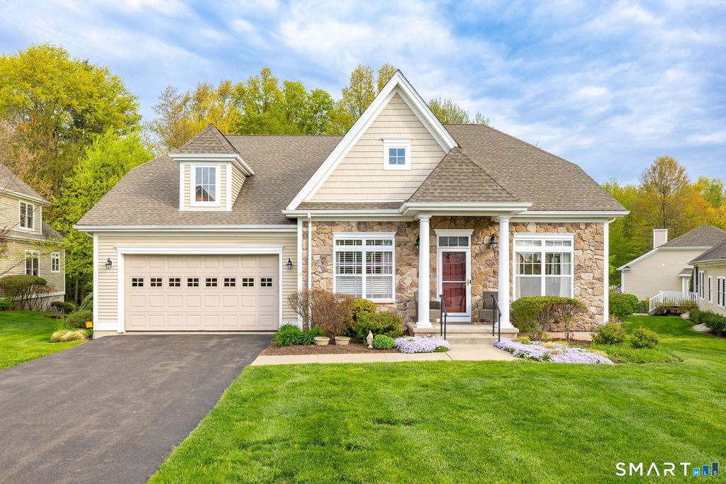 19 Cherry Hills Circle 19, Bloomfield, CT 06002