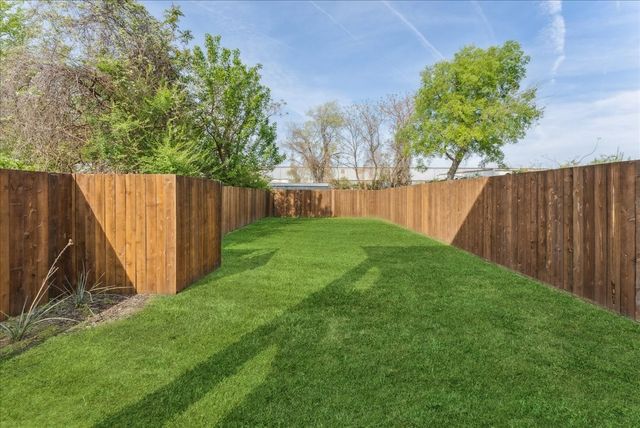 2811 Harston Street, Dallas, TX 75212