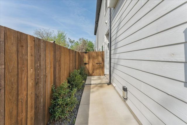 2811 Harston Street, Dallas, TX 75212