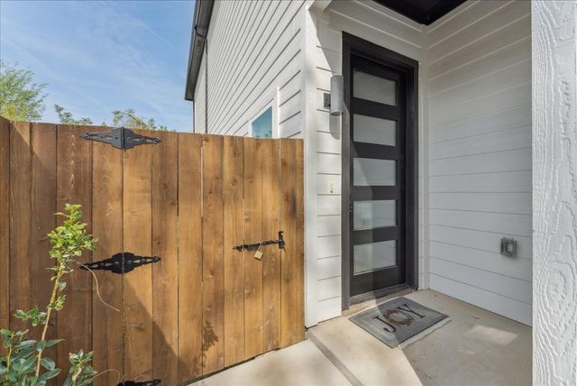 2811 Harston Street, Dallas, TX 75212