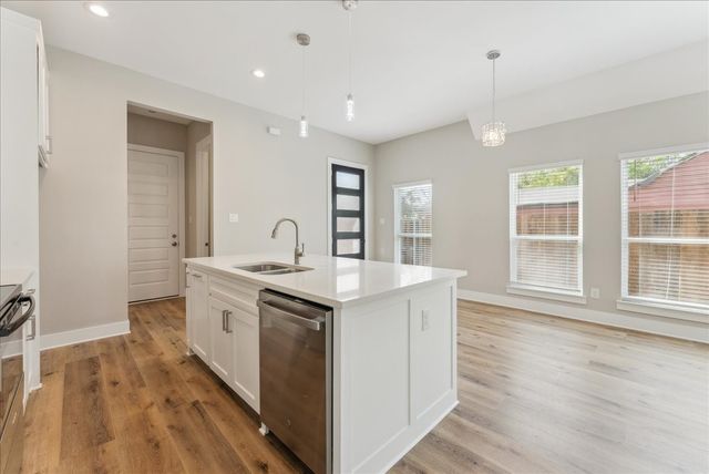 2811 Harston Street, Dallas, TX 75212