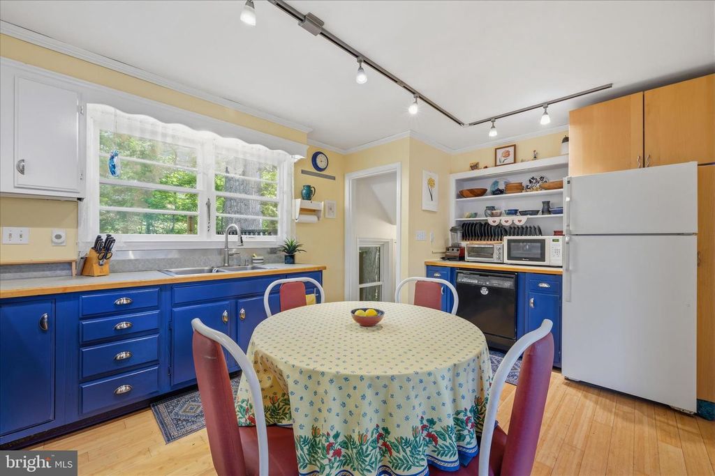 Image 10 of property listing at 10913 SUMMIT AVE, Woodstock, MD 21163