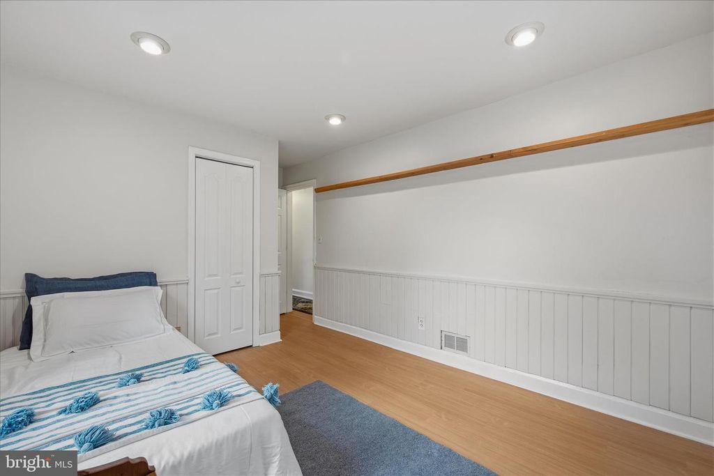 Image 18 of property listing at 10913 SUMMIT AVE, Woodstock, MD 21163