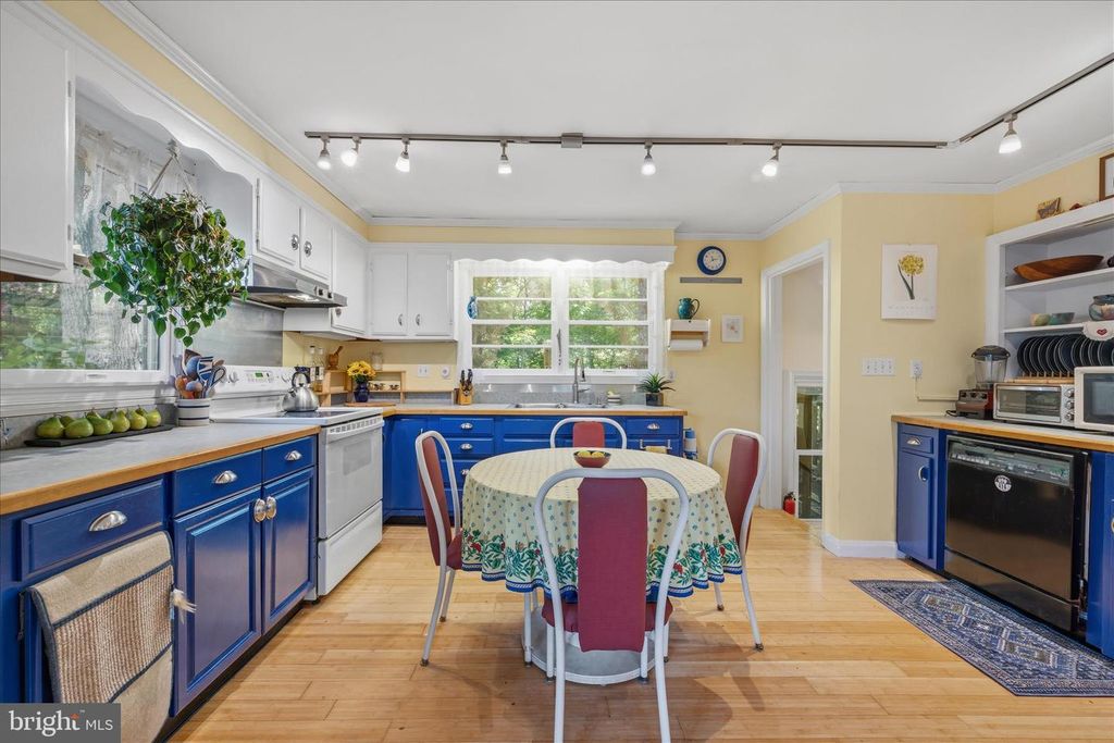 Image 9 of property listing at 10913 SUMMIT AVE, Woodstock, MD 21163