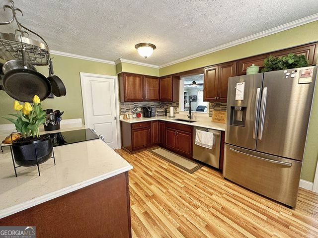 201 Willowcrest Way, Lagrange, GA 30240