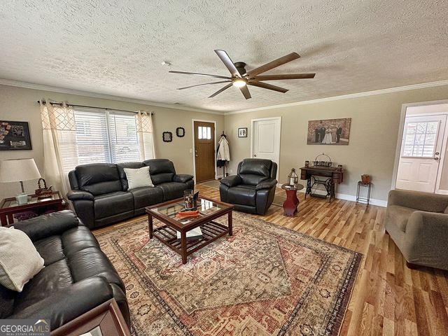 201 Willowcrest Way, Lagrange, GA 30240