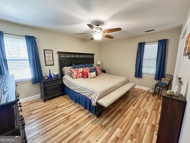 201 Willowcrest Way, Lagrange, GA 30240