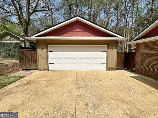 201 Willowcrest Way, Lagrange, GA 30240