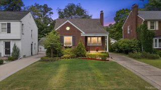 277 Beaupre Avenue, Grosse Pointe Farms, MI 48236