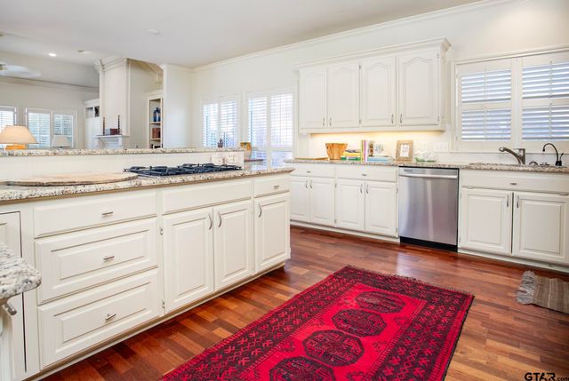 1418 Hollytree Place, Tyler, TX 75703