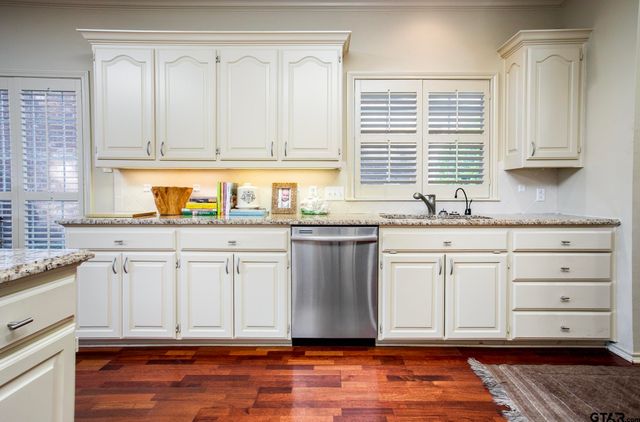 1418 Hollytree Place, Tyler, TX 75703