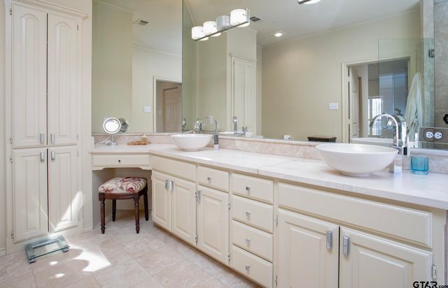 1418 Hollytree Place, Tyler, TX 75703