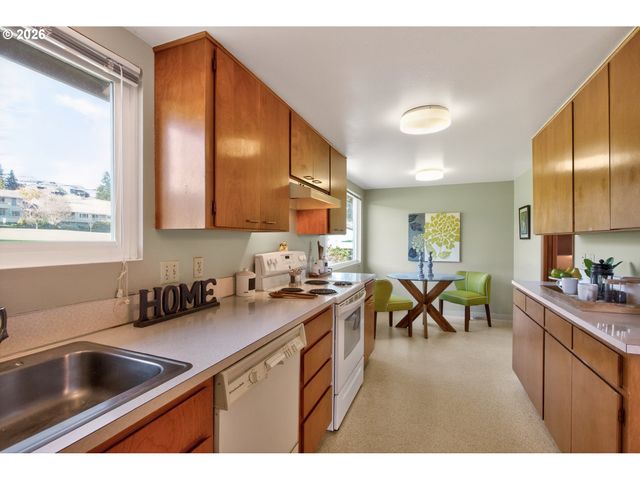 15645 Sw QUEEN VICTORIA Pl, King City, OR 97224