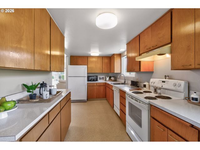 15645 Sw QUEEN VICTORIA Pl, King City, OR 97224