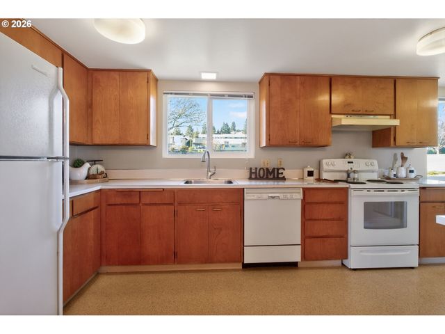 15645 Sw QUEEN VICTORIA Pl, King City, OR 97224