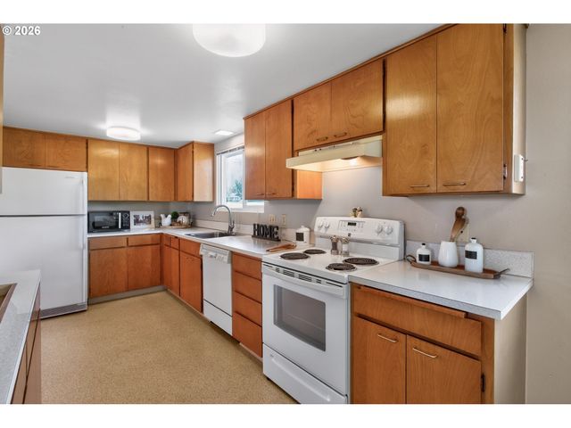 15645 Sw QUEEN VICTORIA Pl, King City, OR 97224