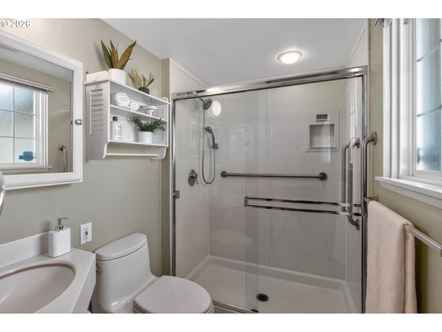 15645 Sw QUEEN VICTORIA Pl, King City, OR 97224