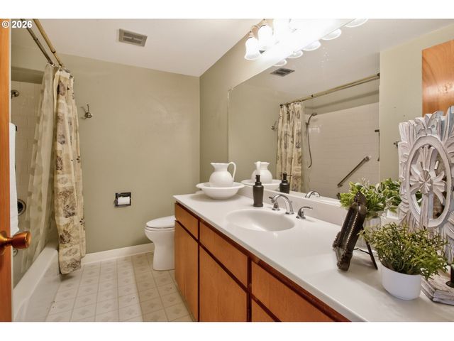 15645 Sw QUEEN VICTORIA Pl, King City, OR 97224