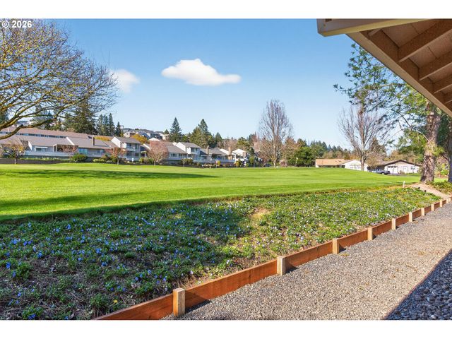 15645 Sw QUEEN VICTORIA Pl, King City, OR 97224