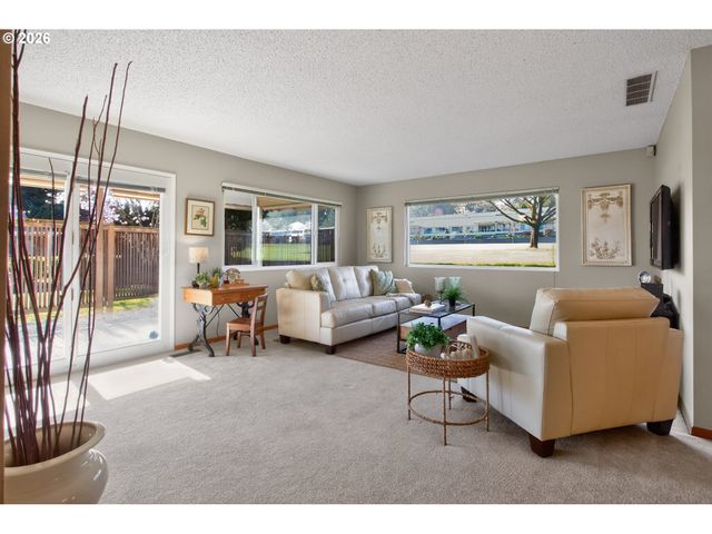 15645 Sw QUEEN VICTORIA Pl, King City, OR 97224