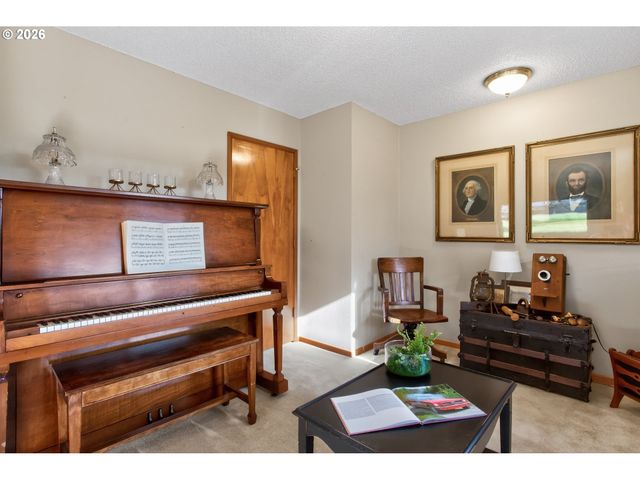 15645 Sw QUEEN VICTORIA Pl, King City, OR 97224