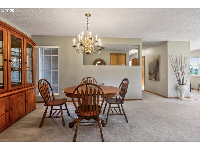 15645 Sw QUEEN VICTORIA Pl, King City, OR 97224